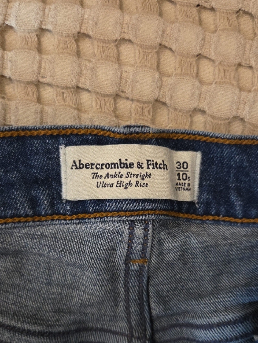 Abercrombie & Fitch Ankle Straight High Rise 30/10 Short - Picture 2 of 7